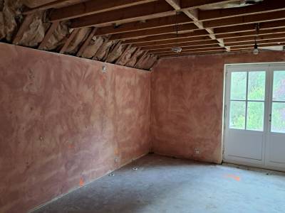 Afgebroken plafond tijdens de renovaties.